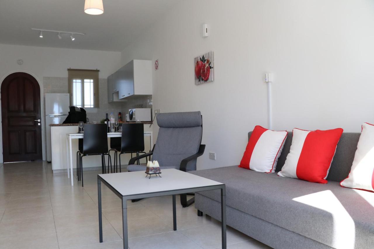 Cyking 2 Bed Apartment With Pool & 10 Min To Beach 파포스 외부 사진