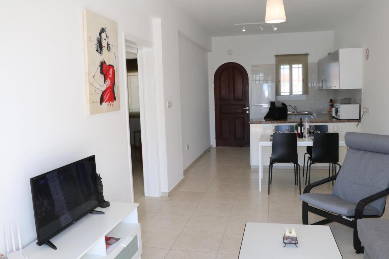 Cyking 2 Bed Apartment With Pool & 10 Min To Beach 파포스 외부 사진